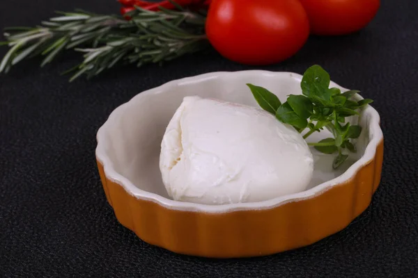 Pelota Italiana Queso Mozzarella Servido Albahaca Tomates — Foto de Stock