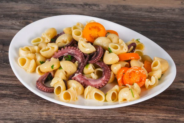 Pasta Met Octopus Peterselie Gele Tomaten — Stockfoto