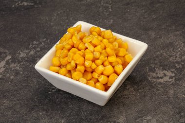 Tatlı salamura mısır tohumları kasede