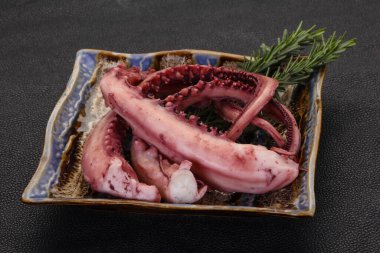 Biberiyeli lezzetli ahtapot dokunaçları