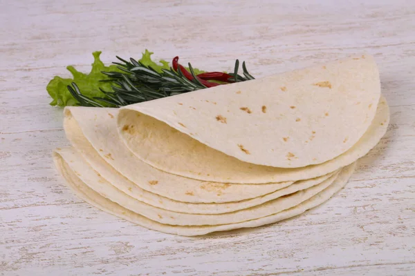 Lege Homamade Tortilla Geserveerd Salade Bladeren — Stockfoto