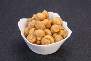 Kavanozda baharatlı turşu şampiyonları