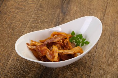 Kasede domuz kulağı var.