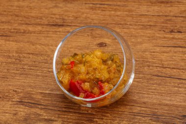 Salatalık ve hardal tohumlu sos.