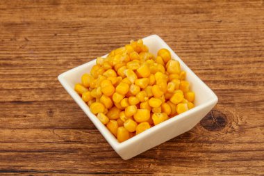 Tatlı salamura mısır tohumları kasede