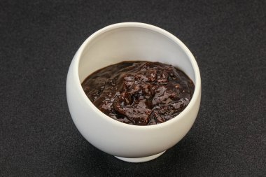 Kasede acı biber sosu var.