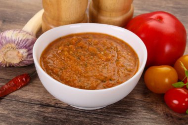 Meşhur İspanyol soğuk domates çorbası.