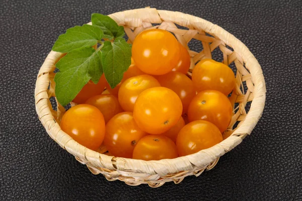 Tomat Ceri Kuning Lezat Dalam Mangkuk — Stok Foto