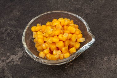 Tatlı salamura mısır tohumları kasede