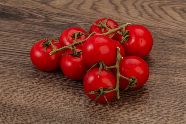 Słodki Dojrzały Pomidor Wiśniowy Gałęzi — Zdjęcie stockowe