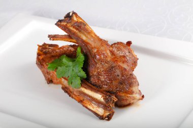 Kişniş yapraklı kuzu rostosu