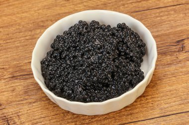 Lüks balık, kâsede siyah havyar.