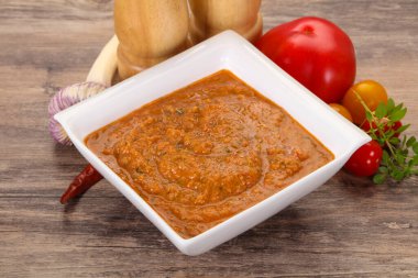 Meşhur İspanyol soğuk domates çorbası.