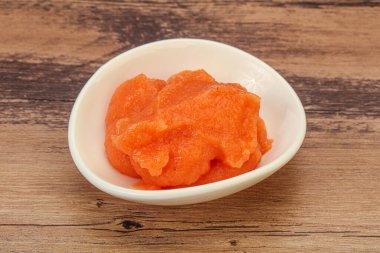 Balık yumurtası kasede atıştırmalık