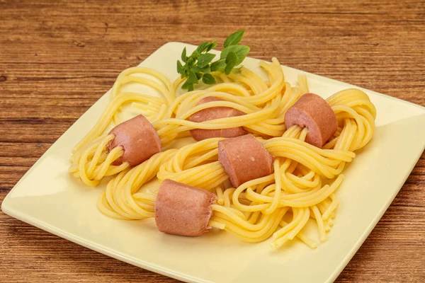 Kids Pasta Spaghetti Sausages Basil — Stock Photo, Image