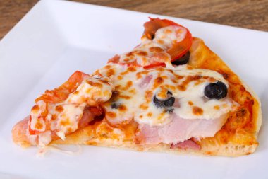 pastırma ve domates pizza