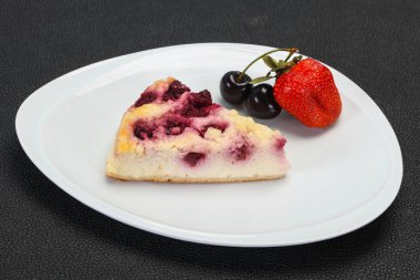 Kirazlı cheesecake çilekli ve naneli.