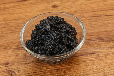 Lüks balık, kâsede siyah havyar.