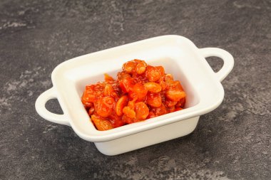 Domates soslu ve biberli fırında böbrek.