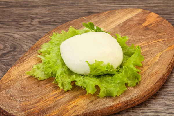 Pelota Italiana Queso Mozzarella Sobre Tabla — Foto de Stock