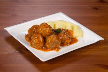 Patates püresi ile kıyma topları