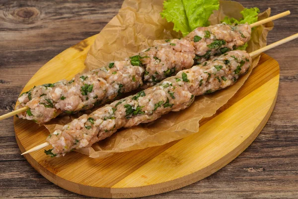 Espetos Porco Cru Kebab Pronto Para Grelhar — Fotografia de Stock