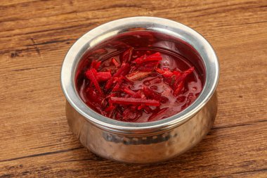 Rus geleneksel lahana ve sığır eti çorbası