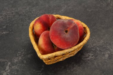 Tatlı, lezzetli, birkaç şeftali