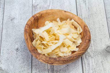 Hindistan cevizi kuru cipsi kasede atıştırmalık.