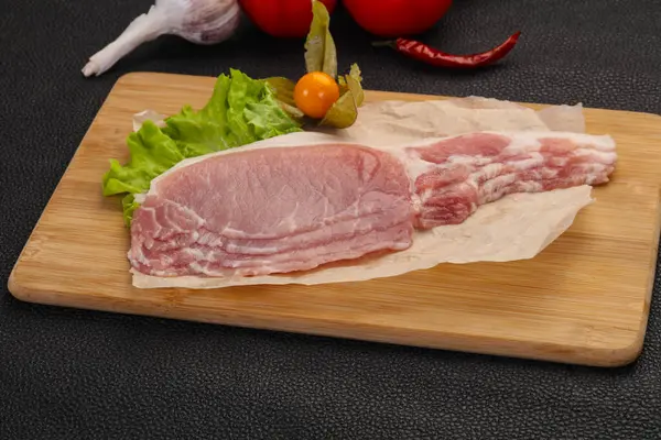 生の豚肉ベーコン調理の準備 — ストック写真