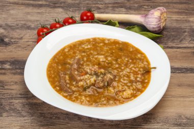Kafkas Kharço çorbası, sığır eti ve pilav.