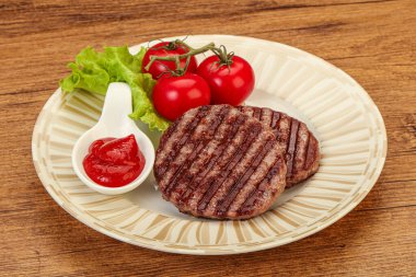 Domates soslu ızgara burger pirzolası