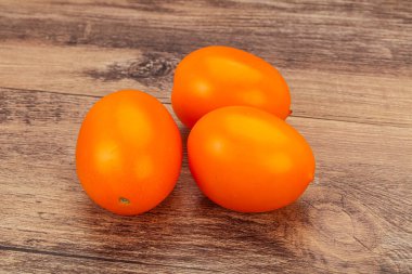 Lezzetli sebzeler - Arka planda sarı domates yığını