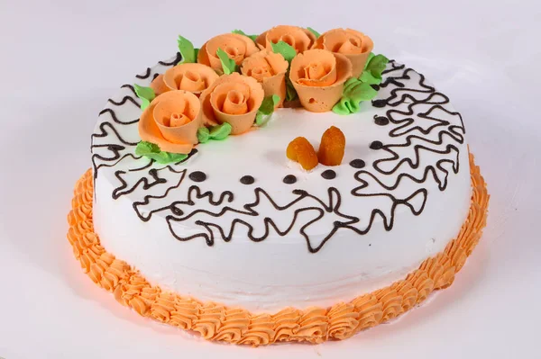 Lekkere Cake Met Crèmekleurige Bloemen — Stockfoto