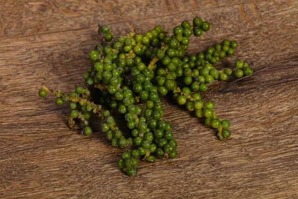 Maíz Crudo Pimienta Verde Fresca Sobre Fondo Madera —  Fotos de Stock