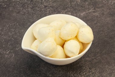 Doğal lezzetli bebek Kasede mozarella peyniri