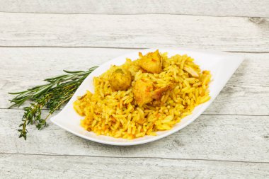 Özbek geleneksel Plov ile hindi