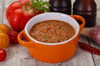 Meşhur İspanyol soğuk domates çorbası.