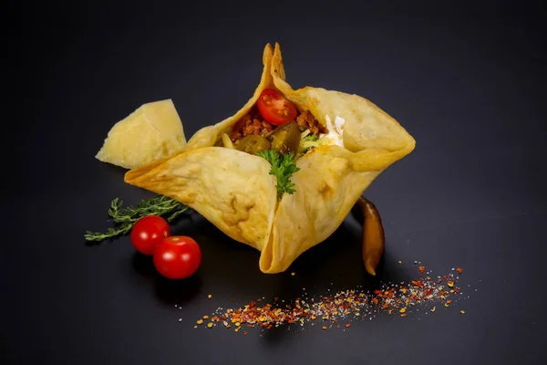 Torta Crocante Com Carne Picada Queijo — Fotografia de Stock