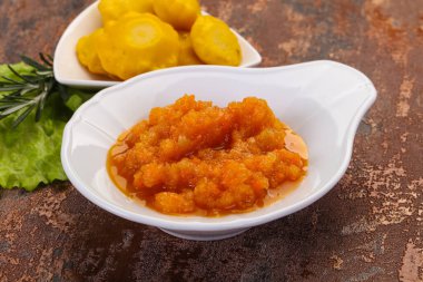 Kabak kabağı kabağında havyar.