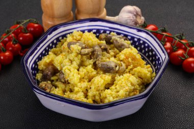 Tavuk kalbi ve baharatlı pilav.