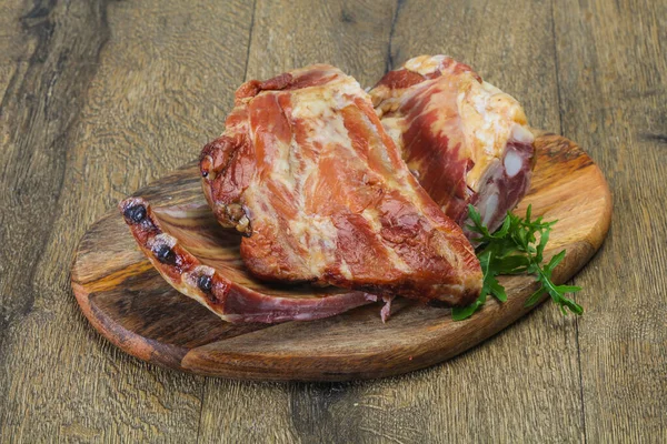 Smoked Pork Ribs Wooden Background Served Rucola — Stock Photo, Image