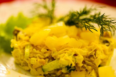 Ananas Tavuk salatası