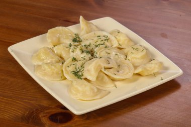 Patates püresi ve tereyağlı ev yapımı börek.