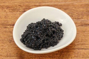 Lüks balık, kâsede siyah havyar.