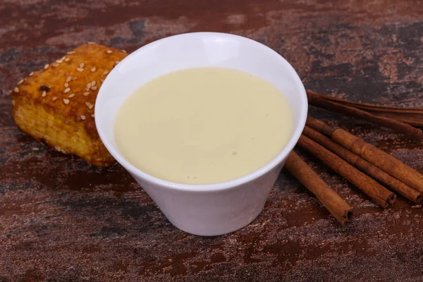 Condenced Milk Bowl Sinnamon Sticks Pastry — Stock Photo, Image