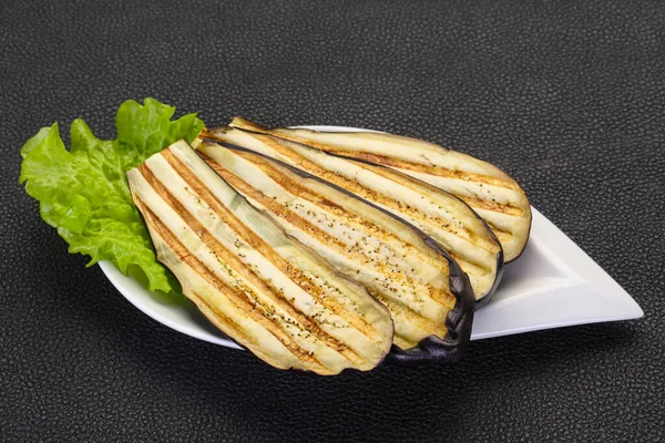 Kavanozda kızarmış patlıcan.