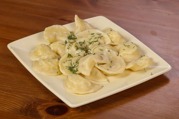 Patates püresi ve tereyağlı ev yapımı börek.