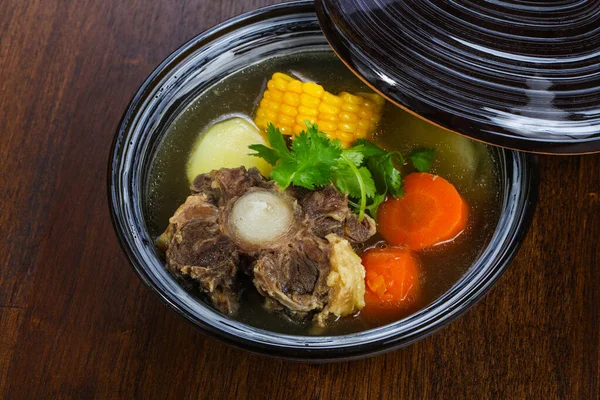 Et, sebze ve mısır çorbası.
