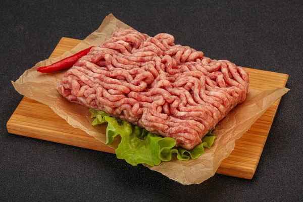 Ακατέργαστο Χοιρινό Κρέας Για Μαγείρεμα Στον Πίνακα — Φωτογραφία Αρχείου